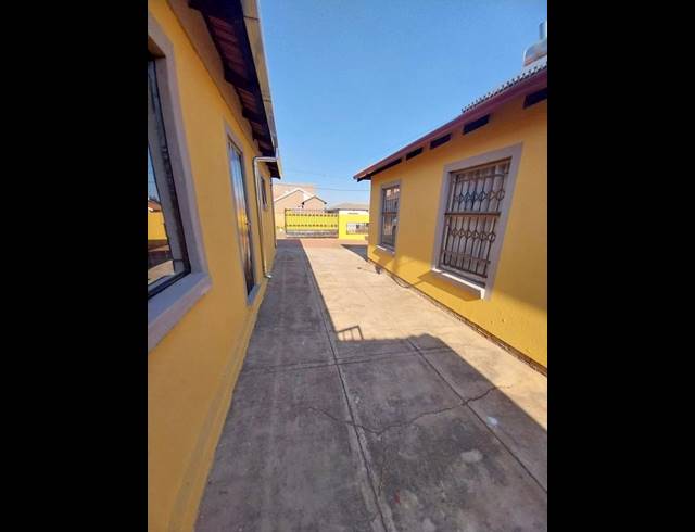 3 BEDROOM PROPERTY TO RENT IN DEVLAND